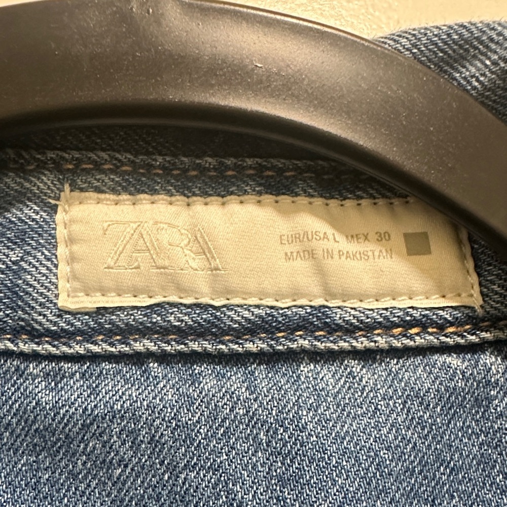 Zara cropped Blue Jean button up - Picture 2 of 3